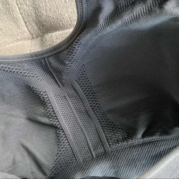 3 For $20 CALVIN KLEIN Performance Sports Bra With Removable Padding - Picture 4 of 5